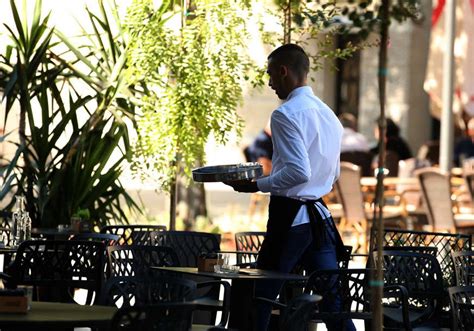 Ako Otka Ete Rezervaciju Pla Ate Naknadu Sve Vi E Restorana U Nema Koj