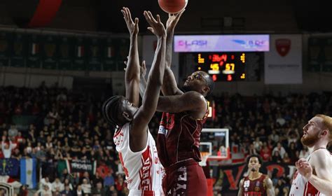 Reyer Sbanca Varese E Mantiene La Vetta Il Nuovo Terraglio