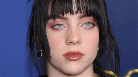 Billie Eilish's Viral Photo: The Experts Weigh In - cdl3h3f