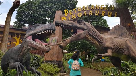 Dinosaurus T Rex Taman Legenda Keong Mas Tmii Youtube