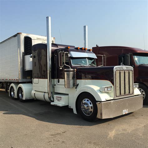 Semitrckn Peterbilt Custom With Matchin Reefer