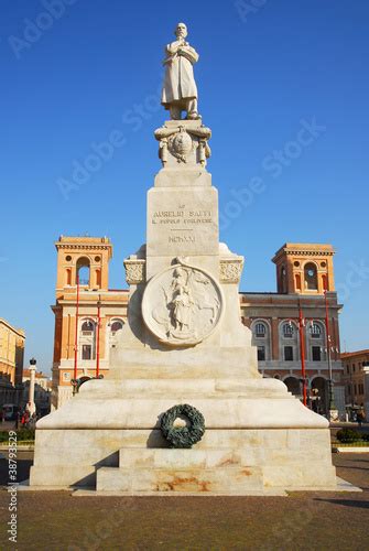 Forli Aurelio Saffi Statue In Saffi Square Immagini E Fotografie