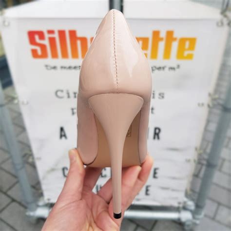 Nude Lak Pumps Met Hoge Naaldhak Silhouette