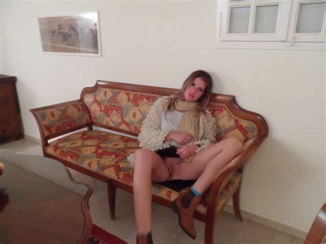 Hottie Flashing Nude Outdoor And Public Places