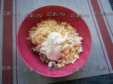 Салат из курицы с маринованными грибами и сыром - пошаговый фоторецепт