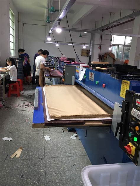 Multi-layer long fabric die cutting machine - Honggang Cutting Machine - Hydraulic Cutting Press ...