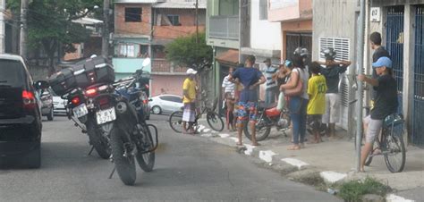 Gcm De Embu Para Motoqueiro Em Fuga Mas Usa Bala De Borracha E Fere