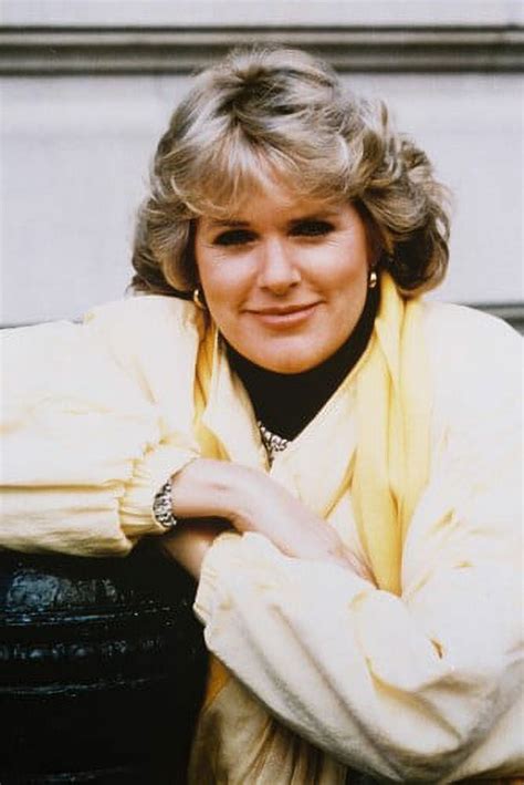 Cagney Lacey Sharon Gless Smiling Pose In Yellow Jacket 24x36 Poster