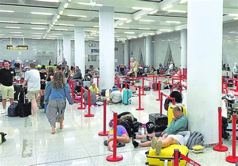 Decenas De Vascos Hasta Tres Días Atrapados En El Aeropuerto Para