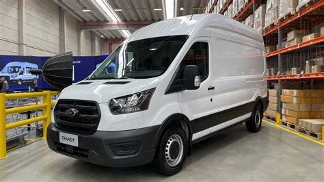 Ford apresenta e Transit Elétrica inédita automática e chassi no Brasil