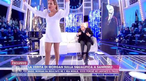 Live Non è La Durso 2020 Vittorio Sgarbi Guarda Sotto La Gonna Di Barbara Youtube