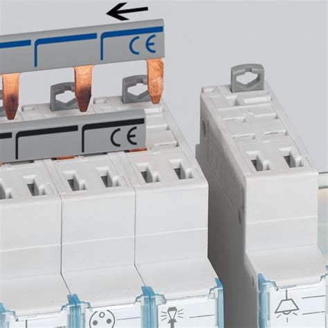 406883 Disjoncteur Phase Neutre DNX³4500 6kA arrivée borne automatique