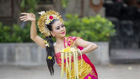 Kisah Tarian Tradisional Bali dan Pertunjukannya