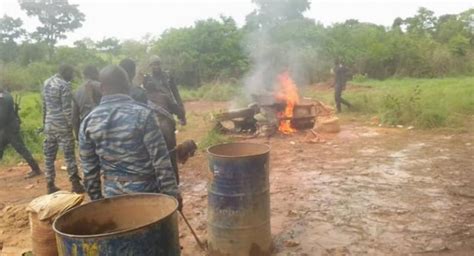 Côte d Ivoire Attiégouakro le site d orpaillage clandestin d Aka