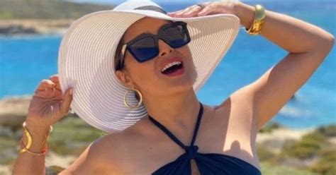 Video Salma Hayek cumplió 56 años y lo celebró cautivando a todos en bikini