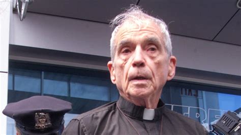 Daniel Berrigan Jesuit Priest Anti War Activist Dies At 94