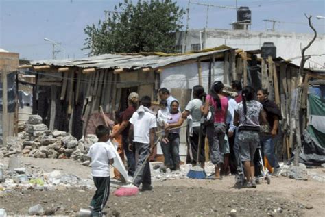 CEPAL ve menos pobres en América Latina en Bolivia esperan el Censo