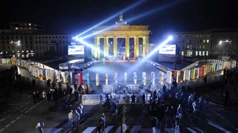 Bilder Von Der Feier Zum Mauerfall So Feiert Berlin Den Fall Der