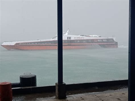 Cuaca Buruk Dua Kapal Feri Tujuan Lingga Dan Karimun Batal Berangkat