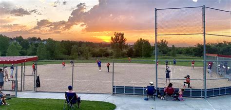 Fast Pitch Vs Slow Pitch Softball Whats The Difference Pro