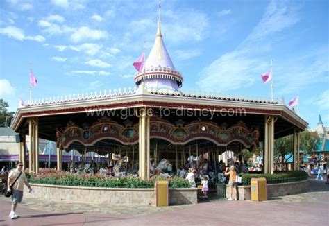 Guide To Disney World Cinderellas Golden Carousel In Fantasyland At