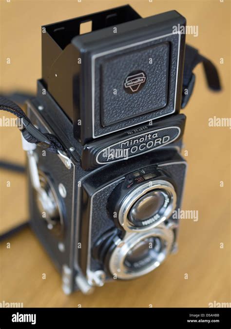 Minolta Autocord Twin Lens Reflex (TLR) old film camera Stock Photo - Alamy