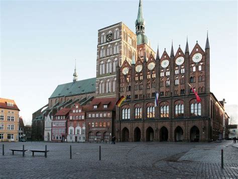 Hansestadt Stralsundrathaus Und Nikolaikirche Backsteingotik