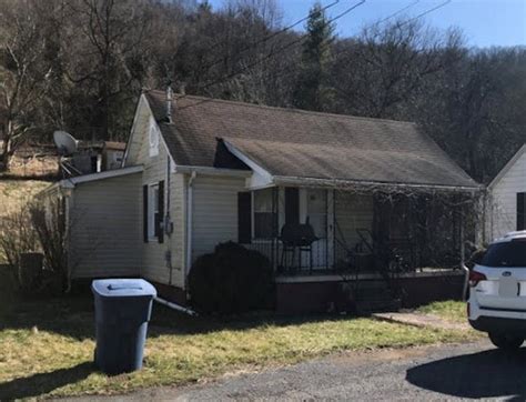 212 Buckeye St, Saltville, VA, 24370, USA