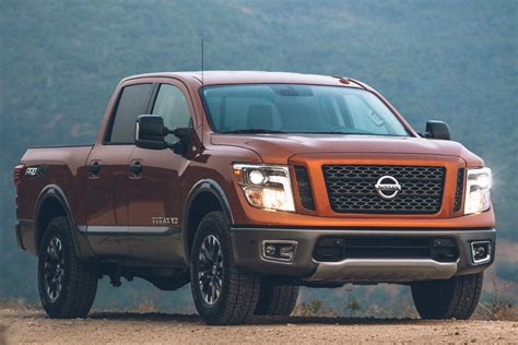 2019 Nissan Titan Crew Cab Pictures