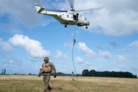 Dhc Luchtmacht On Twitter Vanmiddag Tussen En Traint Een