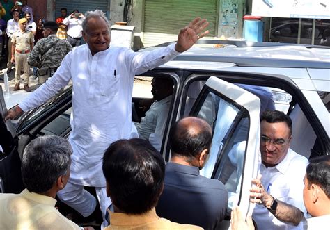 Cong S Rajasthan Crisis Deepens Gehlot Faction Mlas Threaten To Resign