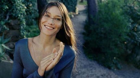 Carla Bruni La Malattia Mi Ha Cambiata Ho Assaggiato La Morte