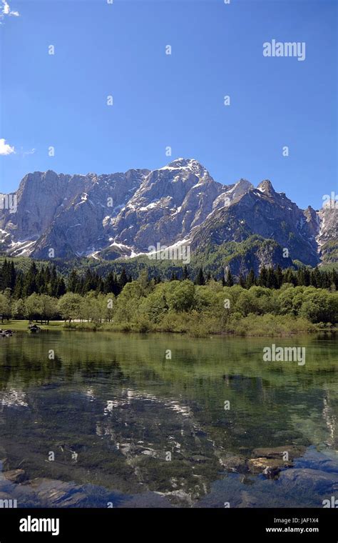 Laghi Di Fusine Italia Fotograf As E Im Genes De Alta Resoluci N Alamy