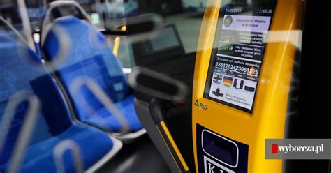 Automaty biletowe w krakowskich tramwajach oszukują pasażerów Co na to