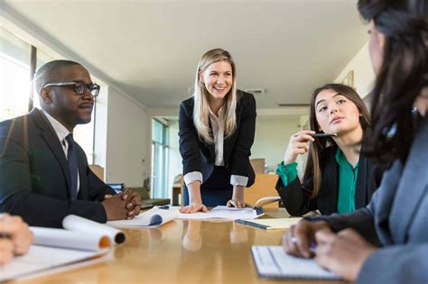 Importância de contratar um advogado para criar uma empresa sem fins