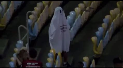 Fantasma da Série B flamenguista zoa Vasco antes de jogo no Maracanã