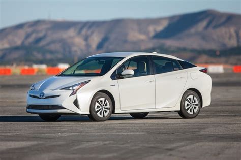 Toyota Prius Pictures Photos Edmunds