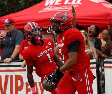 Austin Peay Football Clinches Fcs Playoff Berth Outright Uac Title