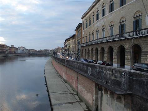 I Promessi Viaggi Una Passeggiata Sui Lungarni Di Pisa