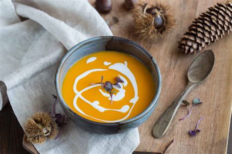 Velout De Potimarron Et Ch Taignes Au Lait D Amande Recette De Soupe