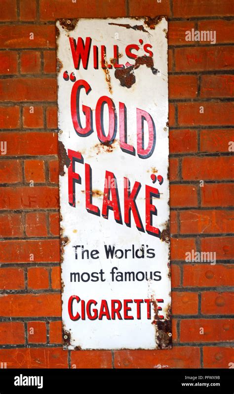 Wills Gold Flake Hi Res Stock Photography And Images Alamy
