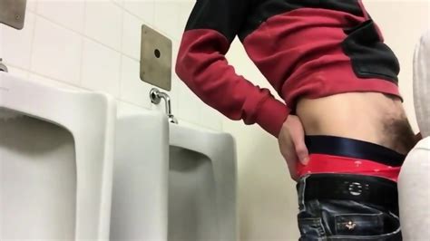 Bareback Fuck In Toilet