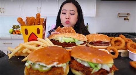 Qué Es El Mukbang La última Moda Que Arrasa En Internet