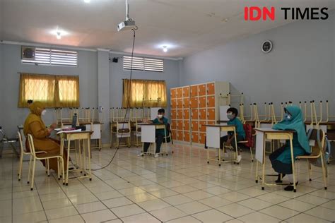 330 Sekolah Di Bandung Mulai Belajar Tatap Muka