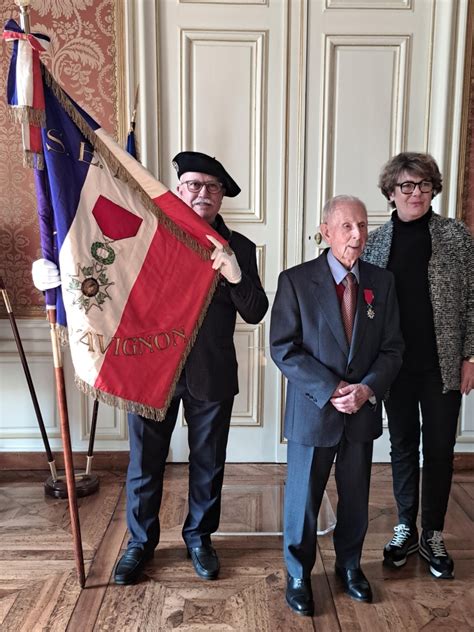 Remise de la Légion d honneur à un centenaire du Vaucluse