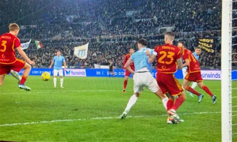 Lazio Roma Il Contatto Tra Huijsen E Castellanos Che Porta Al Rigore