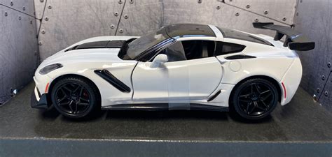 2019 Chevrolet Corvette Zr1 White Diecast Depot