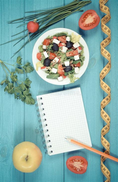 Foto Del Vintage Ensalada Griega Con Las Verduras Centímetro Y