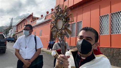 Polic A Acordona Curia Y Asedia A Obispo En Nicaragua