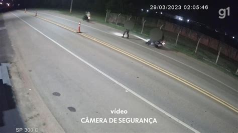 Motociclista Tenta Fugir De Abordagem Atropela Policial E Acaba Preso